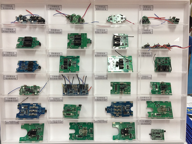 【大圣归来】五金展圆满结束，新宝gg展台前宾客满蓬